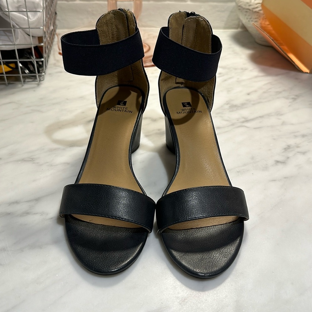 Navy block heel shoes with zipper in back size 7.5